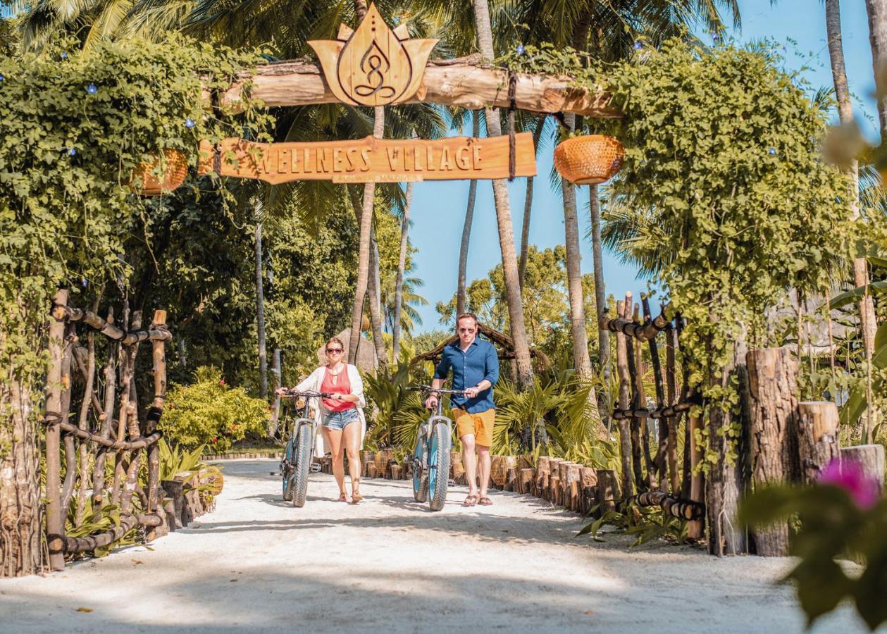 Furaveri Maldives Meedhoo  Esterno foto Entrance to the resort