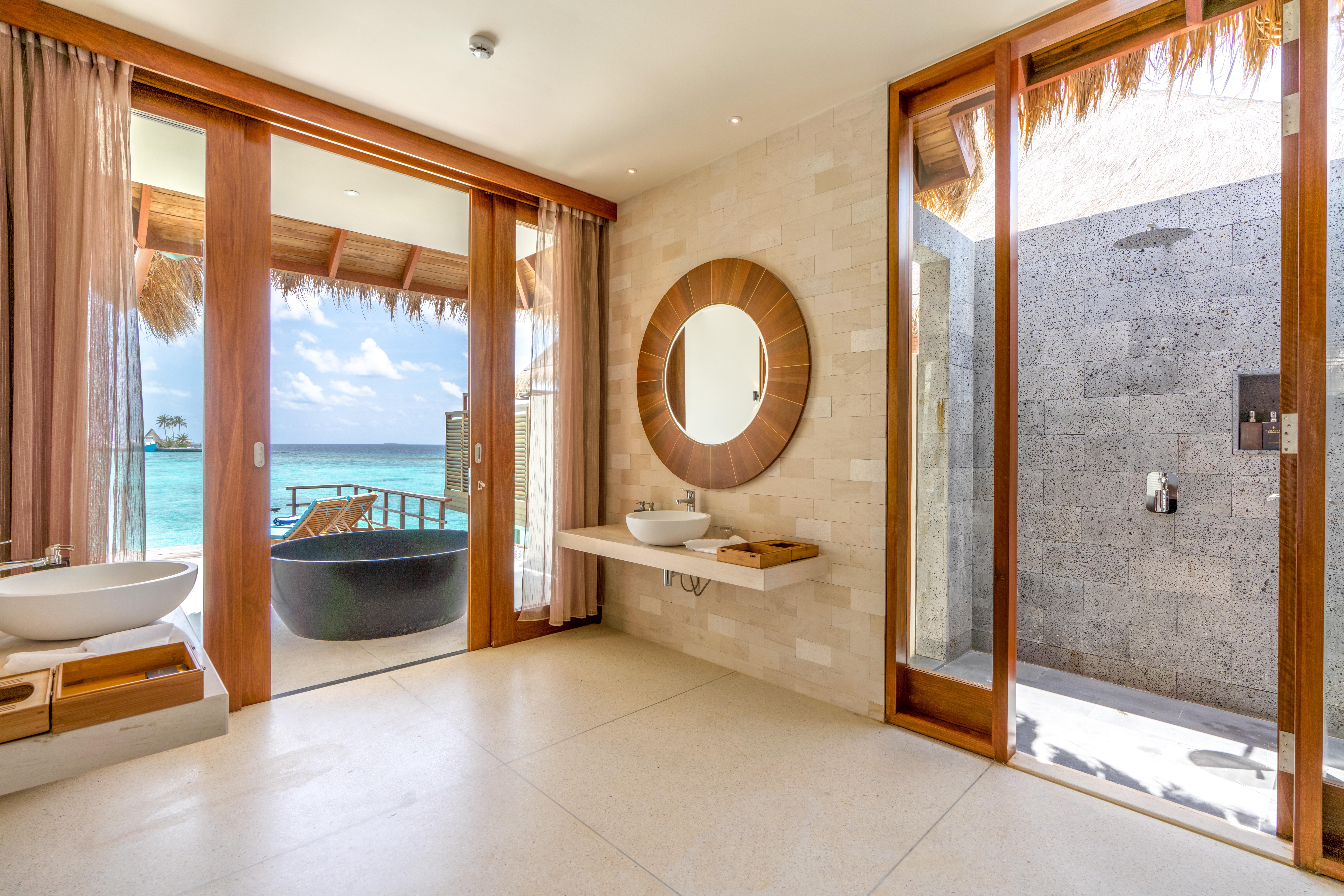 Furaveri Maldives Meedhoo  Esterno foto Bathroom of a Beach Villa