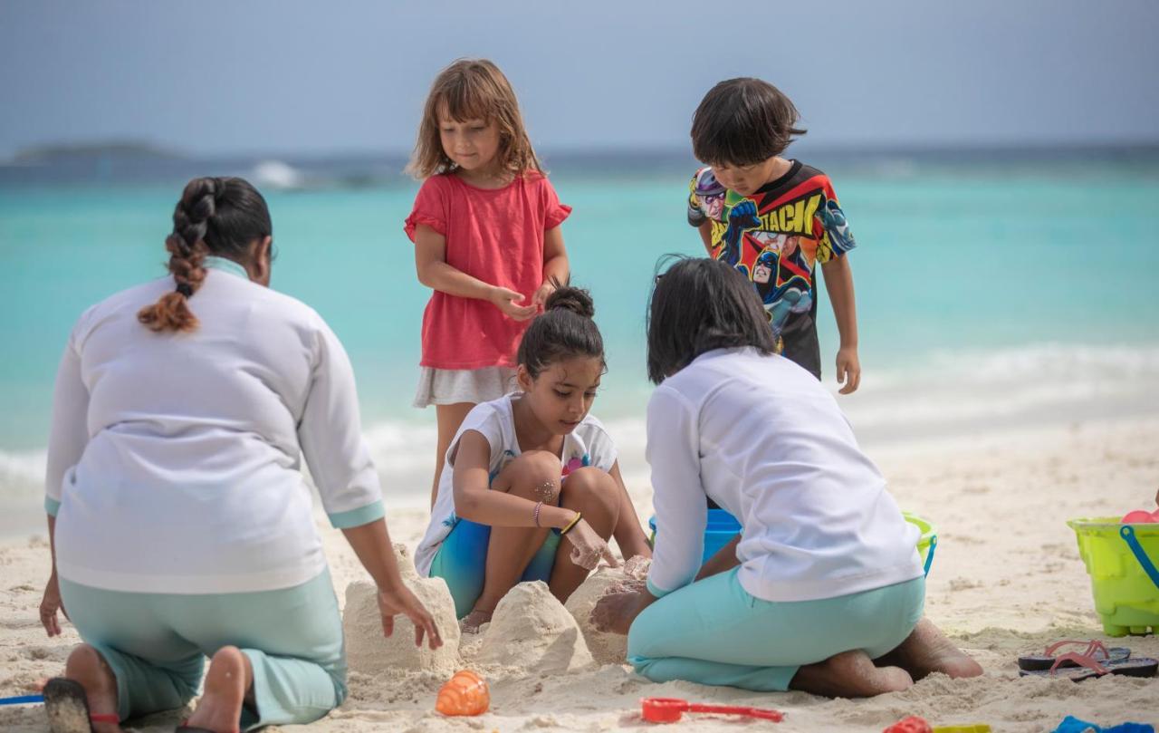 Furaveri Maldives Meedhoo  Esterno foto Maldivian children playing on a beach