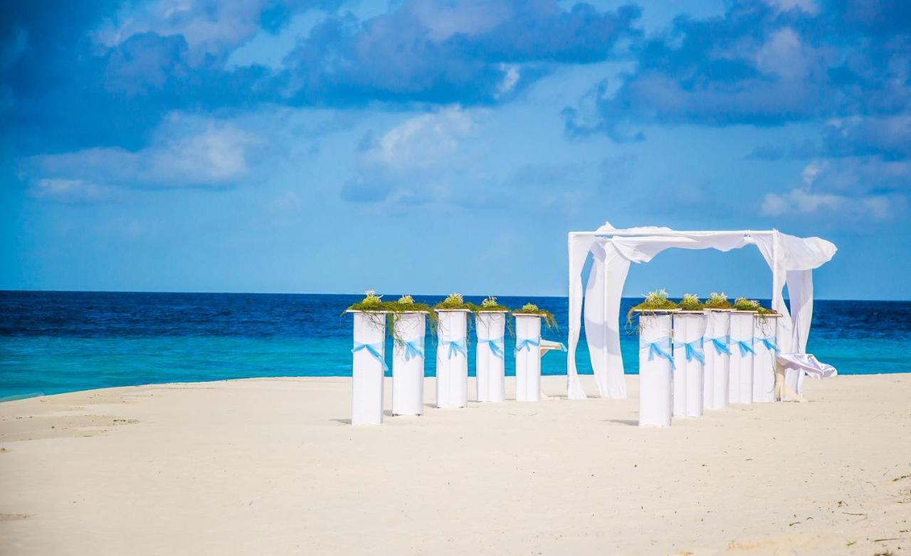 Furaveri Maldives Meedhoo  Esterno foto Beach wedding