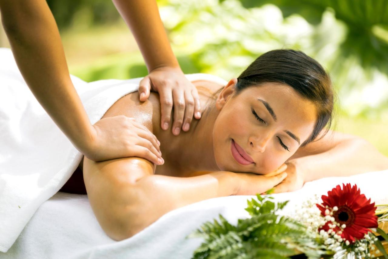 Furaveri Maldives Meedhoo  Esterno foto Massage