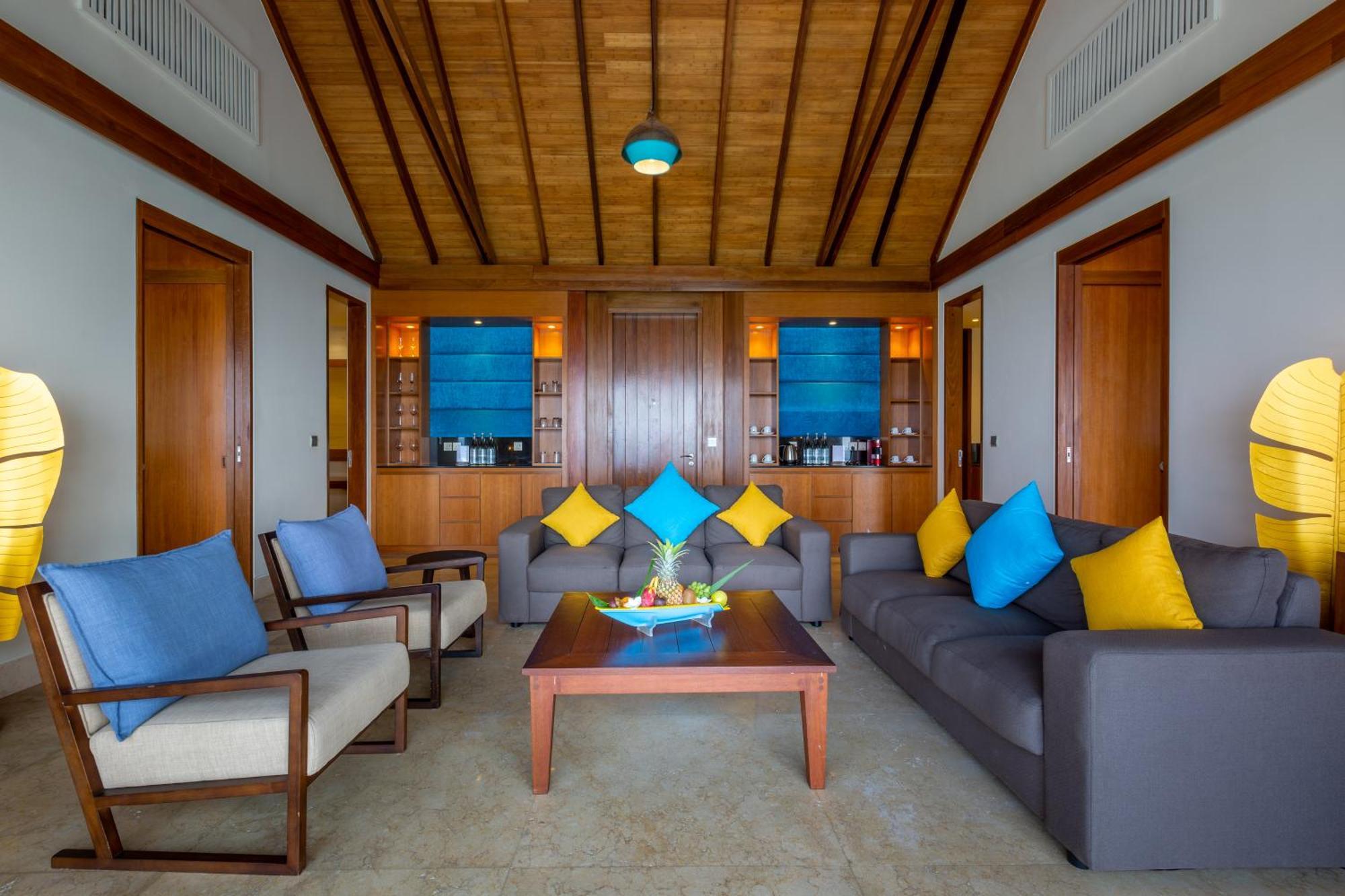 Furaveri Maldives Meedhoo  Camera foto Living room of a villa