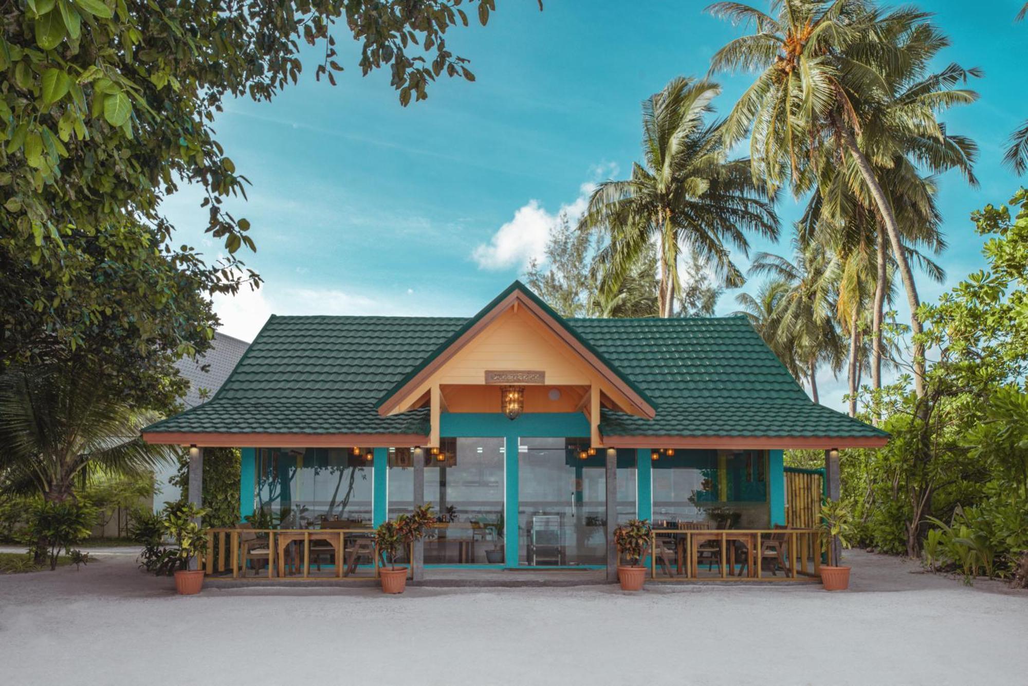Furaveri Maldives Meedhoo  Esterno foto The restaurant at the airport