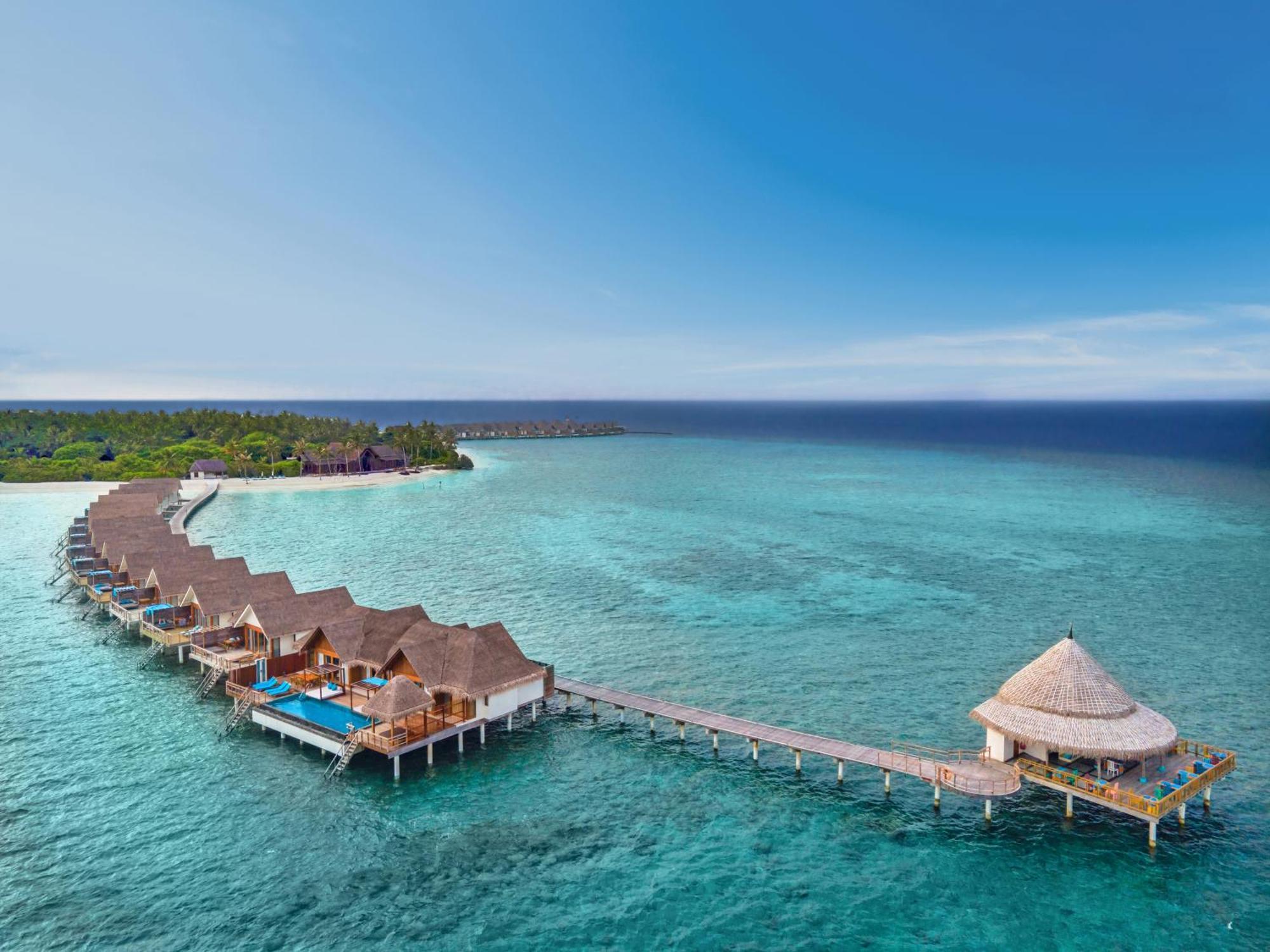 Furaveri Maldives Meedhoo  Esterno foto The resort's overwater villas